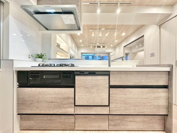 キッチン スマートな意匠と充実の機能を備えたキッチンが、暮らしにおいしい彩りを添えます。