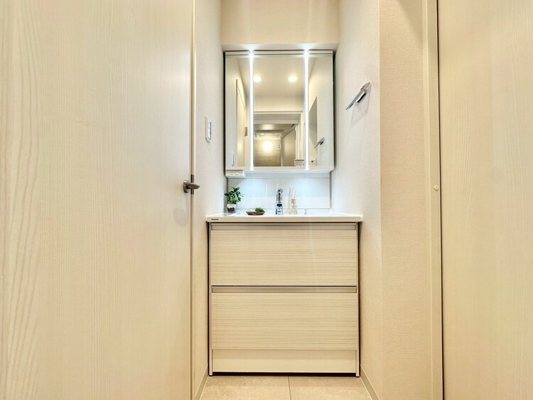 洗面 何かと物が増える場所だからこそ、スッキリと見映えの良い空間に。