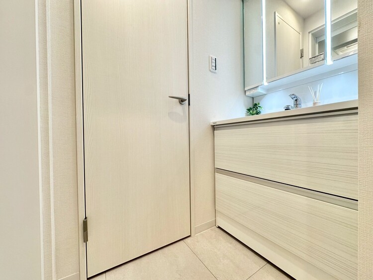 洗面 清潔感と心地よさを重視した、上質感漂うパウダールーム。