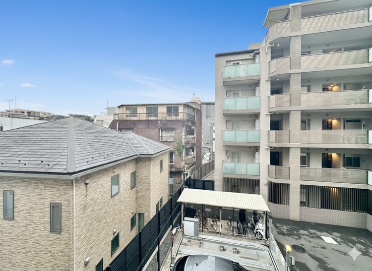 バルコニー 頬をなでる、優しい風を感じることが出来ます。