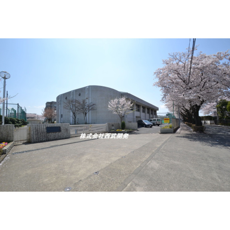 周辺 第七中学校(約540m)