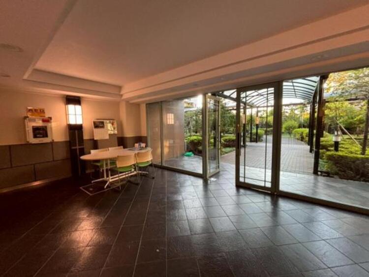 その他 ロビーは、まさに顔となる場所。シンプルながらも格調高い雰囲気を漂わせて上質な空間。