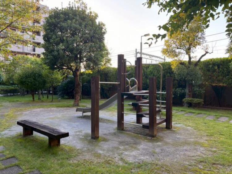 その他 マンション敷地内にある遊具です。子育て世帯だけではなく、日常に癒しをプラスするプライベートパークです。