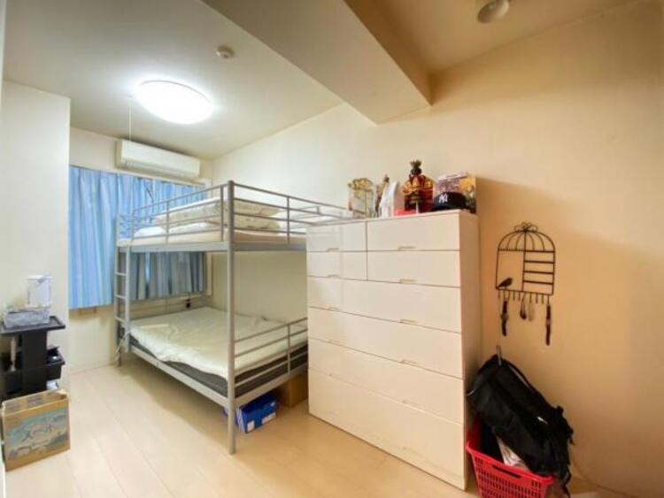 内装 プライベートなベッドルームは暮らす方がお好みで飾れるシンプルな室内に仕上げてあります。（2025.10.31 こちらの写真は一部家具消しの加工を行っております）