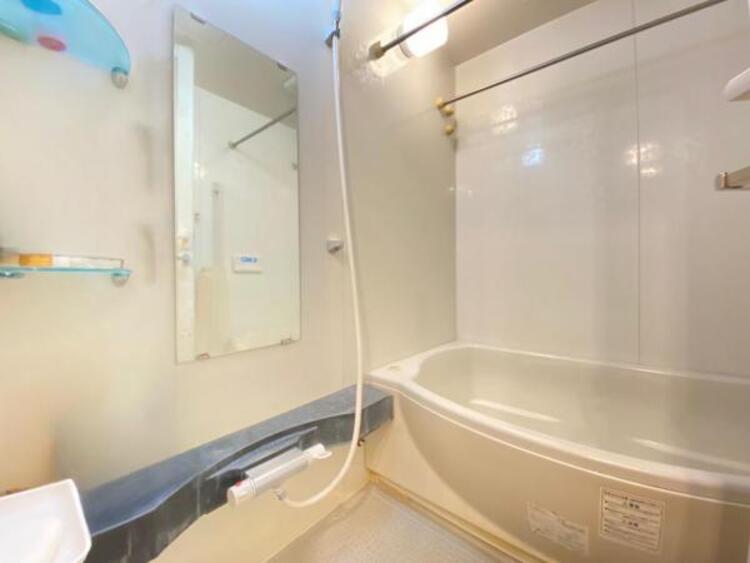 風呂 一日の疲れを癒し、快適に過ごして頂くためにゆったりサイズのバスタブを用意しました。（2025.10.31 こちらの写真は一部家具消しの加工を行っております）