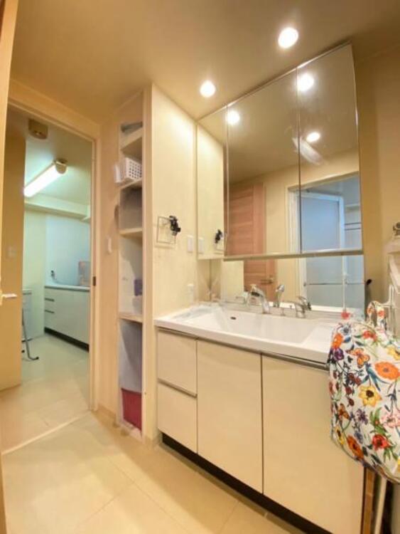 洗面 ワイドな洗面台は収納力もあり、いつでもすっきりとした洗面室に。（2025.10.31 こちらの写真は一部家具消しの加工を行っております）