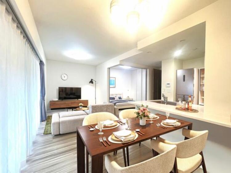 居間 ※CGによる加工を行っています明るく風通しのよいリビング。外からの視線も遮るためプライバシー性にも優れます。