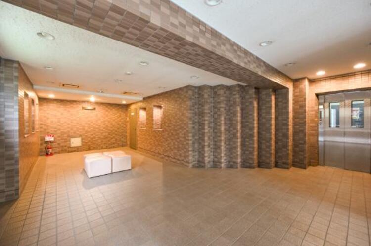 エントランス エントランスは、まさに顔となる場所。シンプルながらも格調高い雰囲気を漂わせて上質な空間。