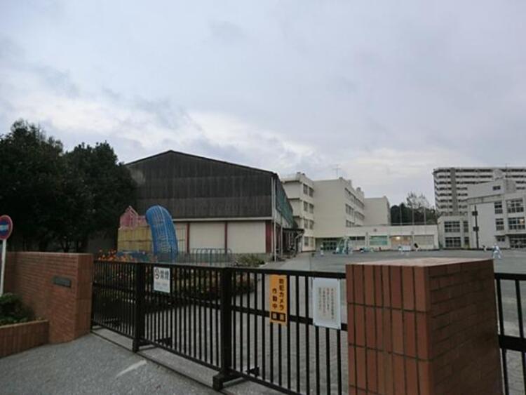 周辺 横浜市立永田台小学校　750m