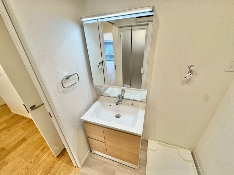 その他 清潔感を感じられる洗面化粧台。