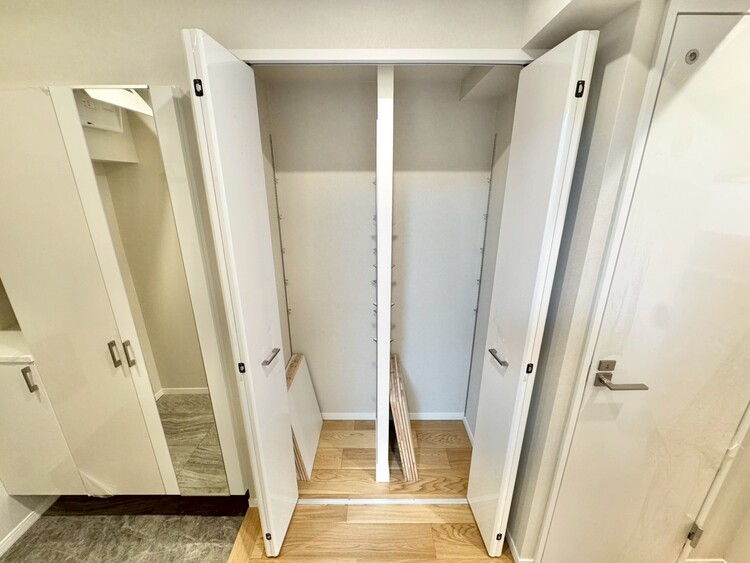 その他 家電やスーツケース、ストック品など何でも片付く嬉しい空間です。