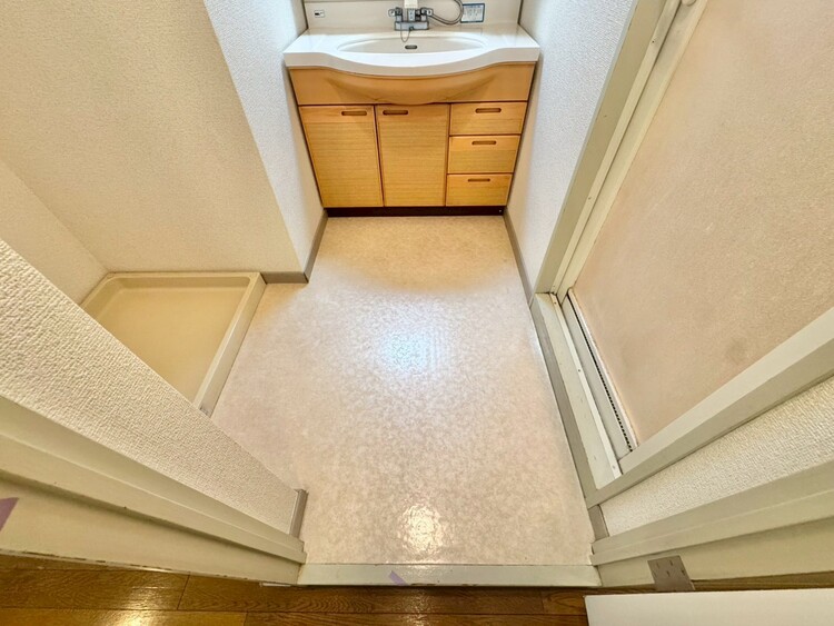 その他 十分な広さの脱衣所。