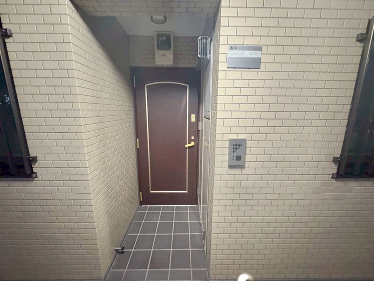 その他 スタイリッシュなエンブレム。お洒落なマンションは入り口から。