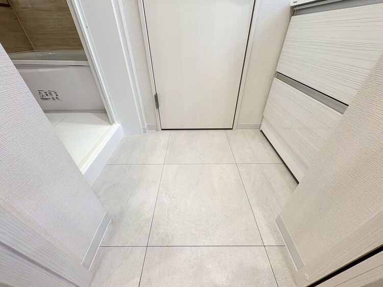 その他 十分な広さの脱衣所。