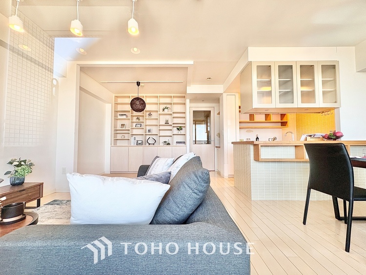 内装 ◆癒しの空間◆室内構成に拘り採光とセンスを散りばめた空間。それは『柔らかさ』に似た素敵な居場所。そこに暮らす人のことを考えつくり出したものは『癒し』という心地よい居場所なんだと思う