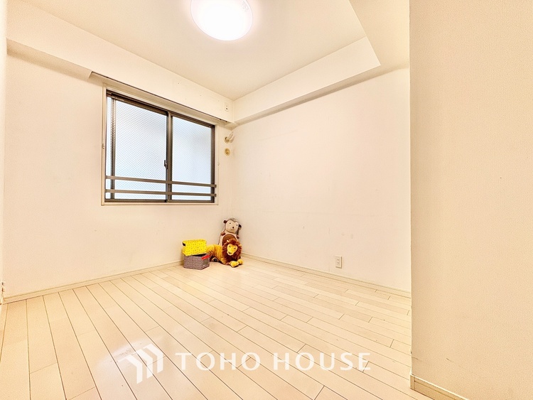 内装 ◆色彩◆この空間に放たれた光は華美なまでに演出されたデザイン。流れる時をより芳醇なコーヒーの様な色彩奏でるアダージョ。そして情景豊かな作品のような暮らしがイメージできる。