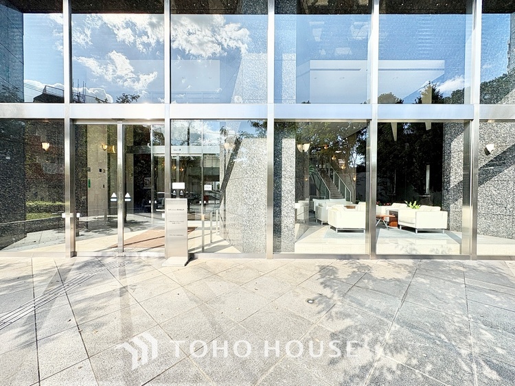 外観 ◆共有空間◆些細な事でほっぺを膨らまして怒る君。それでも僕達はこれからも一緒だよ。喧嘩をしても離れたくないから一つはさんだ同じ場所にいる。分かるよ。そこに君が