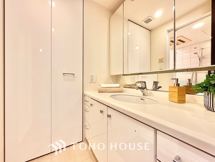 洗面 ◆洗面◆清潔感のある水回り。白で統一されたスタイリッシュな空間。毎日使う場所だから究極にシンプルにこだわりました。