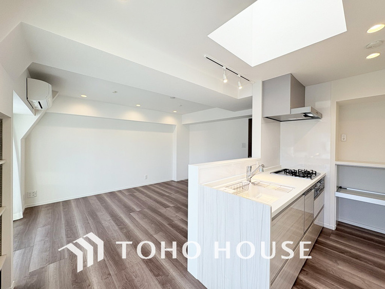 内装 広がりのある住空間、家族が集まるリビング・ダイニング