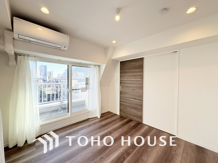 内装 採光もある洋室は、くつろぎのひと時を過ごすのにぴったり