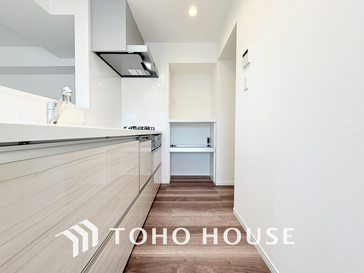 キッチン シンプルな部屋の雰囲気に溶け合うナチュラルキッチン