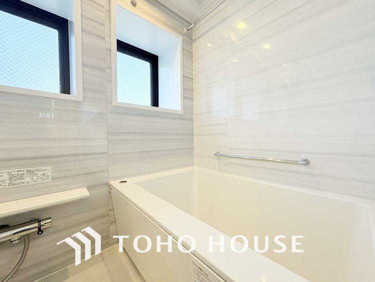 風呂 一日の疲れを癒すバスルームは、心地よいリラックスを叶える清潔感溢れる空間