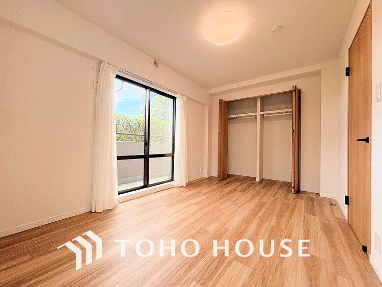 内装 採光もある洋室は、くつろぎのひと時を過ごすのにぴったり