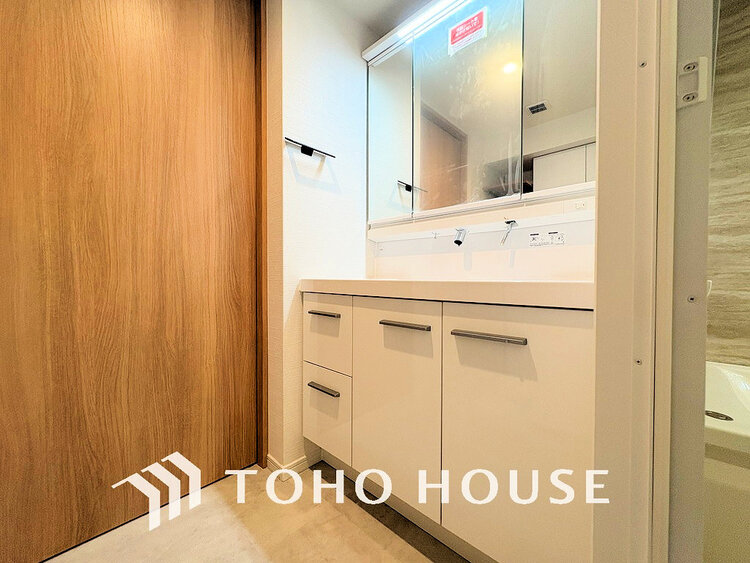 洗面 大きな洗面鏡付き、朝の身支度も楽しくなりますね