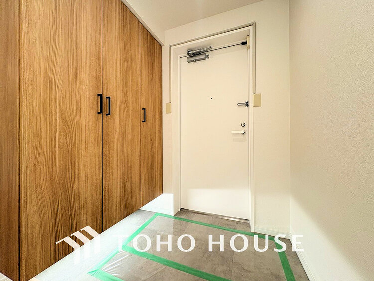 玄関 落ち着いた雰囲気の玄関、家族の帰りを暖かく迎えてくれます