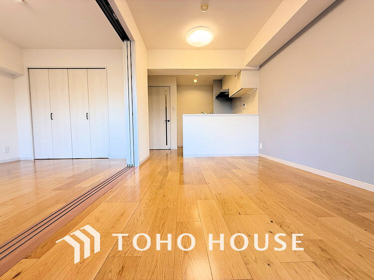 内装 広がりのある住空間、家族が集まるリビング・ダイニング