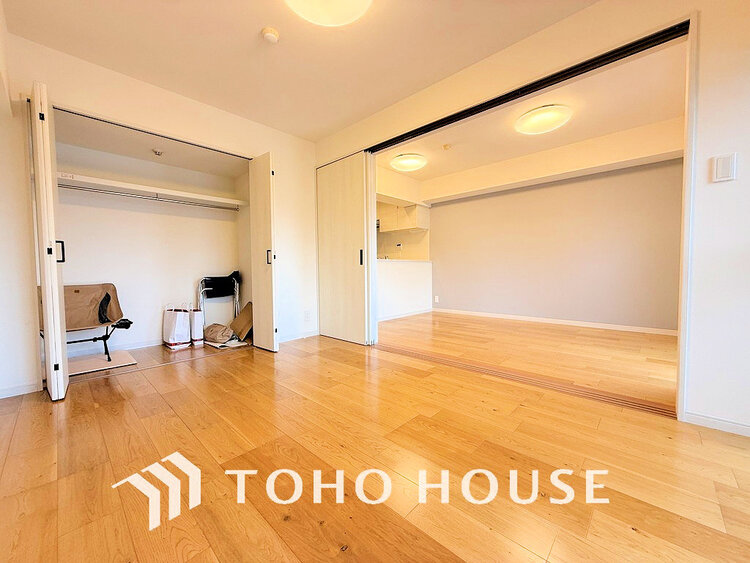 内装 シンプルですっきりとした室内は飽きのこない居心地の良い雰囲気