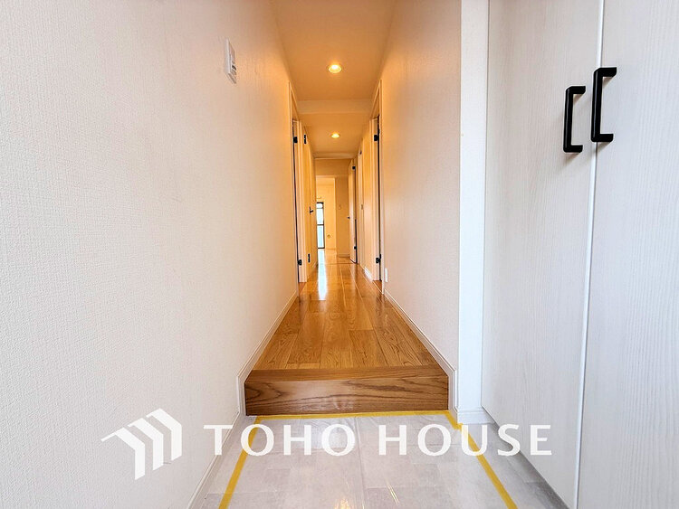 玄関 落ち着いた雰囲気の玄関、家族の帰りを暖かく迎えてくれます