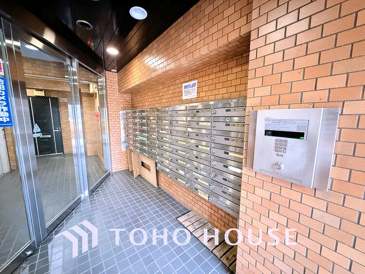 その他 エントランスはオートロック完備で安心のセキュリティ