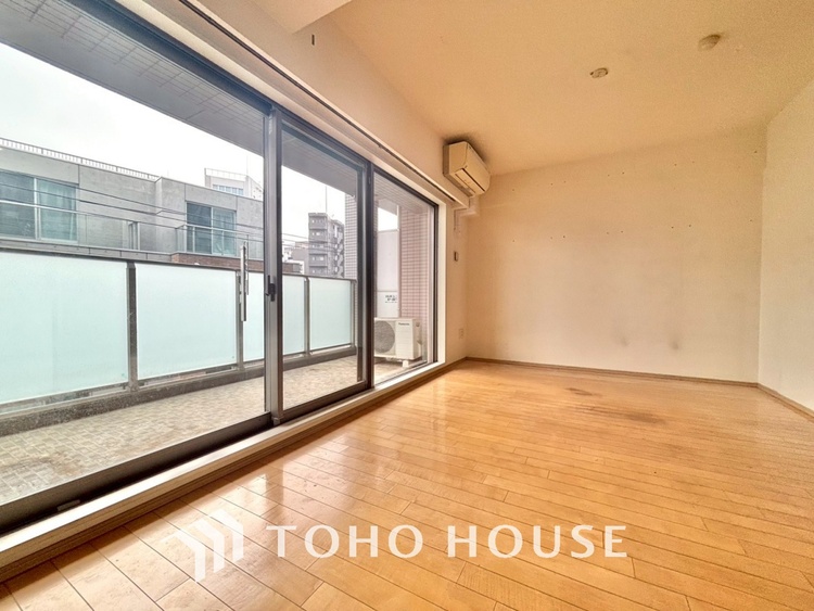 内装 居心地のいい暮らしには欠かせない眩い採光。