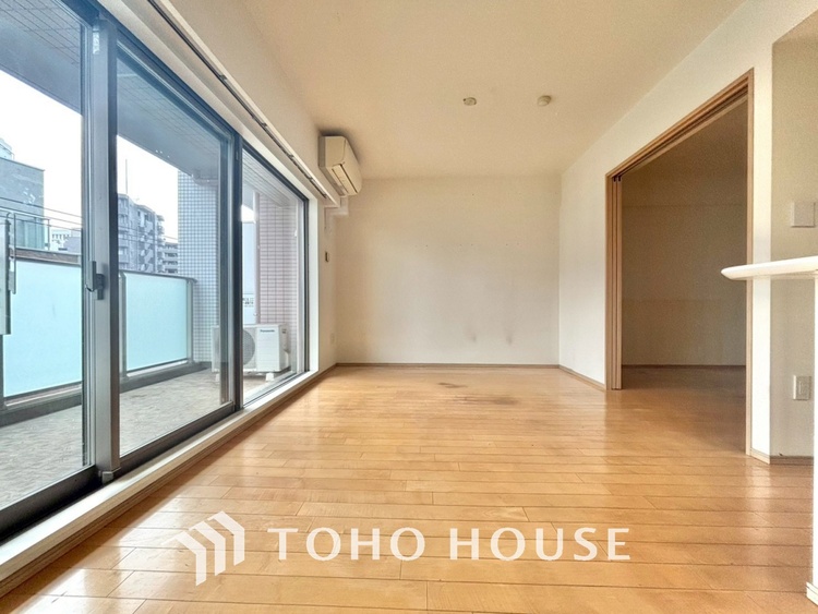 内装 ◆サンサンと◆差し込む太陽の光がこのリビングに笑いをもたらす.