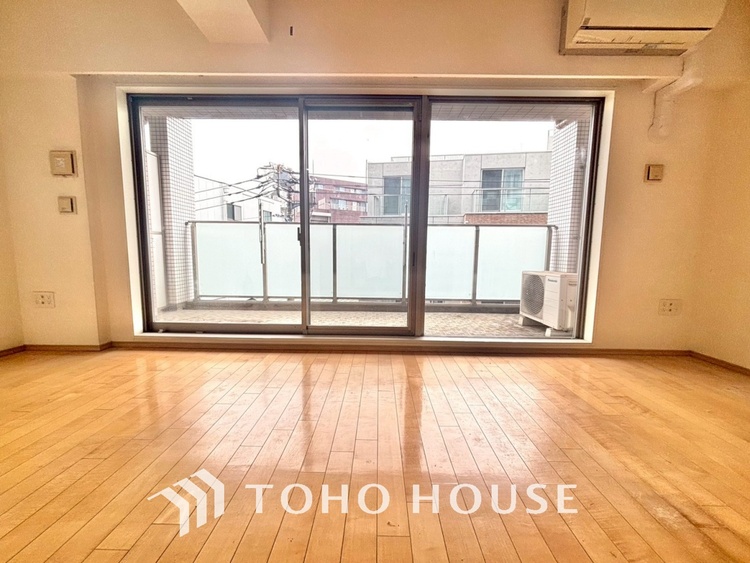 内装 ◆瀟洒な空間◆落ち着きのある彩が見事に調和させた瀟洒な空間を演出。ここに集まる家族の会話と笑顔が絶え間なく続く幸せな空間。