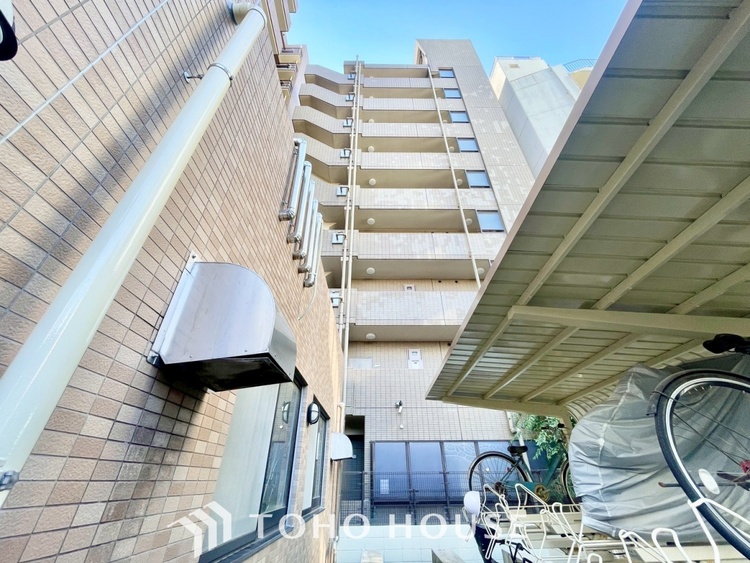 外観 【BALCONY】◆BLUE SKY◆自然の心地よさに包まれる。大開口の外に広がるのは爽やかな青空。