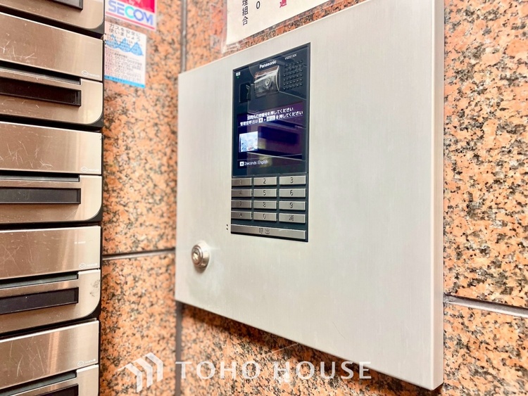 エントランス 【Auto lock】◆オートロック◆不要なセールスや不審者をシャットアウトし静かで快適なシステムは私達に恙ないライフスタイルを与えてくれます。