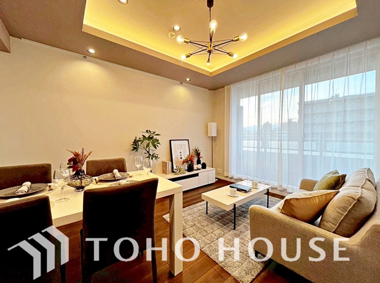 内装 ◆瀟洒な空間◆落ち着きのある彩が見事に調和させた瀟洒な空間を演出。ここに集まる家族の会話と笑顔が絶え間なく続く幸せな空間。