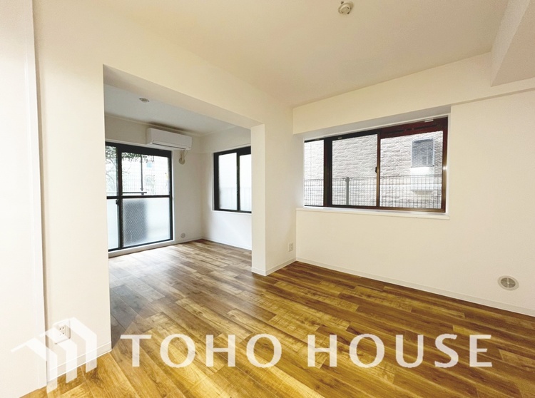 内装 ◆瀟洒な空間◆落ち着きのある彩が見事に調和させた瀟洒な空間を演出。ここに集まる家族の会話と笑顔が絶え間なく続く幸せな空間。