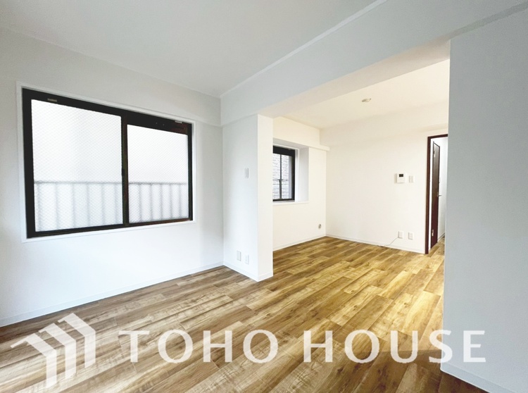 内装 ここはみんなが集い、食事と楽しい会話が始まる場所。話に夢中になりすぎて、ついつい時を忘れ、夜半過ぎになってしまう。そんな束の間の幸せを感じさせてくれます。