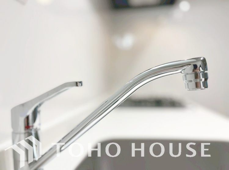 キッチン キッチンは家族の絆を育む大切な空間。シンプルで使い易いシステムキッチンで愉しく作る料理は愛情のある美味しいご馳走に。家族で使えるダイニングキッチンです。