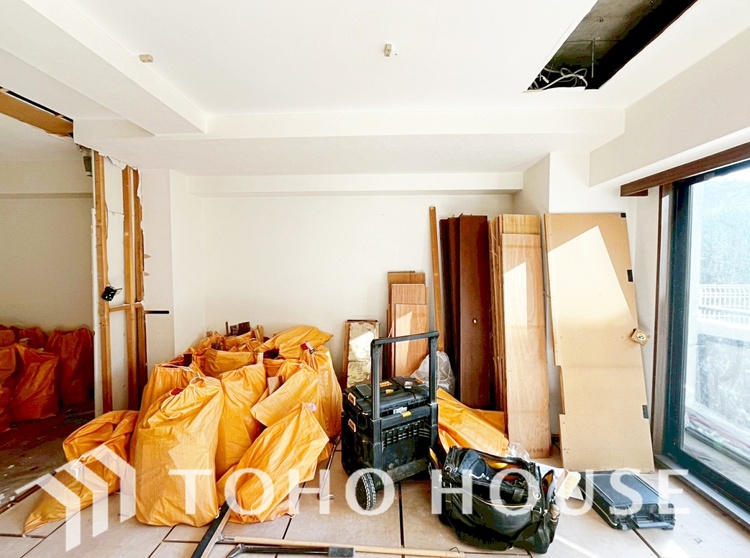 内装 【改装中】叶えたかったのは落ち着きのあるナチュラルな風合い、そして開放感があるリビング。