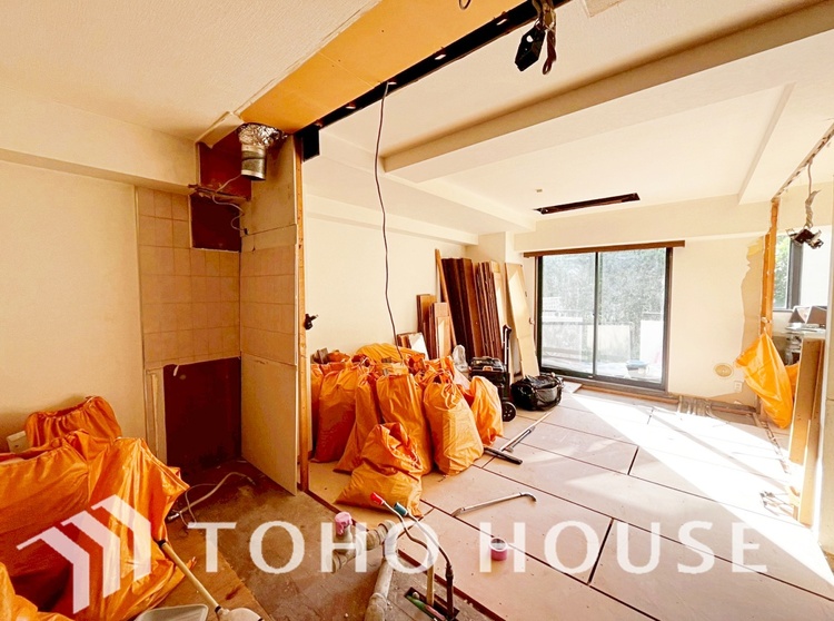 内装 【改装中】◆サンサンと◆差し込む太陽の光がこのリビングに笑いをもたらす.