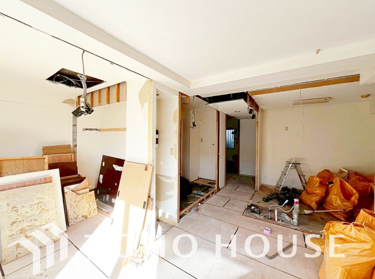 キッチン 【改装中】手元の収納から、足元の収納までが全てスライド式で、奥のスペースまで有効に活用できます。