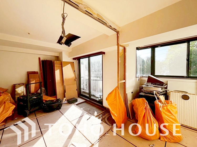 キッチン 【改装中】◆愛育◆キッチンは家族の絆を育む大切な空間。シンプルで使い易いSystemKitchenで愉しく作る料理は愛情のある美味しいご馳走に。家族で使える広々としたダイニングキッチンです。