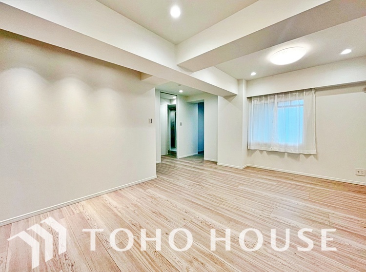 内装 ここはみんなが集い、食事と楽しい会話が始まる場所。話に夢中になりすぎて、ついつい時を忘れ、夜半過ぎになってしまう。そんな束の間の幸せを感じさせてくれます。