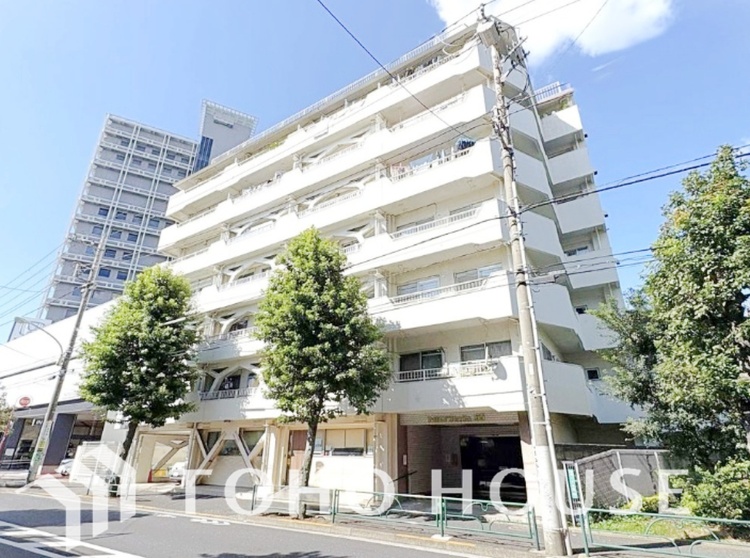 外観 漂う上質な空気感、マンションに入れば「おかえりなさい」と笑顔で迎えてくれるエントランス。最良の心配りを感じるマンションでした。