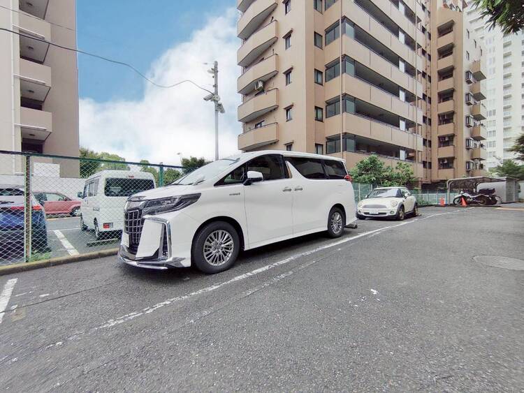 駐車場 駐車スペースが嬉しいですね。※空き状況は都度ご確認下さい。