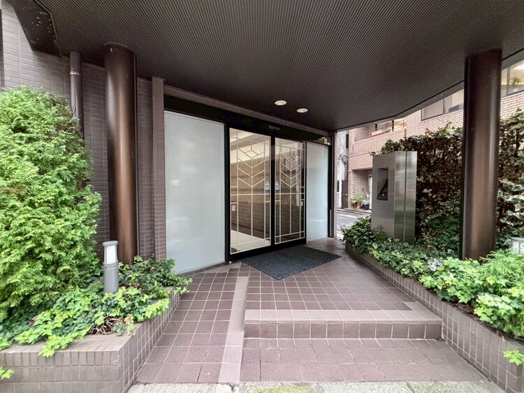 その他 上質感漂う玄関アプローチです。